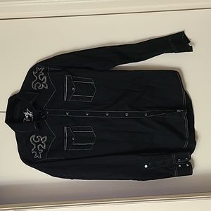 Men's black Wrangler, Western shirt with Black Pearl snaps.